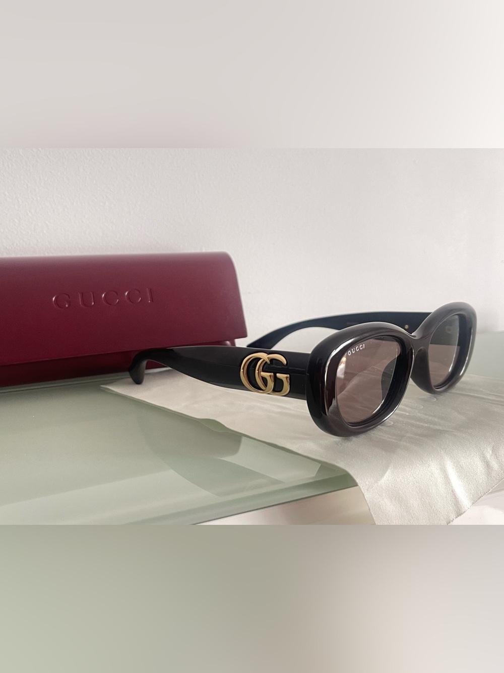 GUCCI Sunglasses | Gold Logo Oval Shape